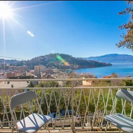 Apartment With View Lake Maggiore/Laveno Mombello Exteriör bild
