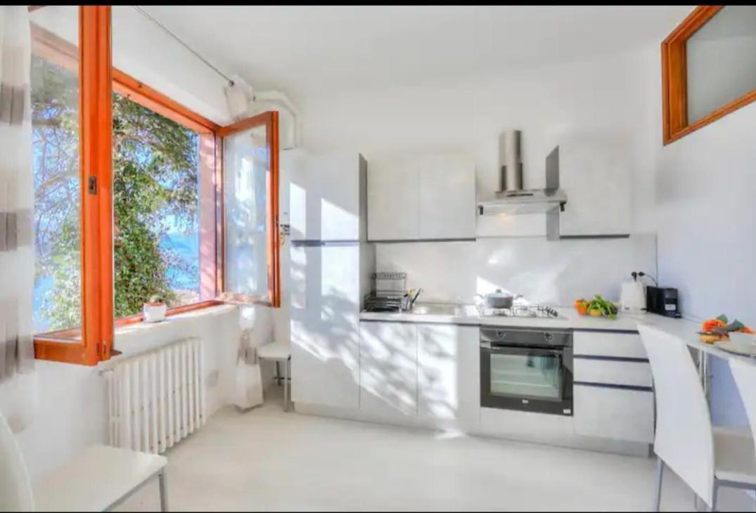 Apartment With View Lake Maggiore/Laveno Mombello Exteriör bild