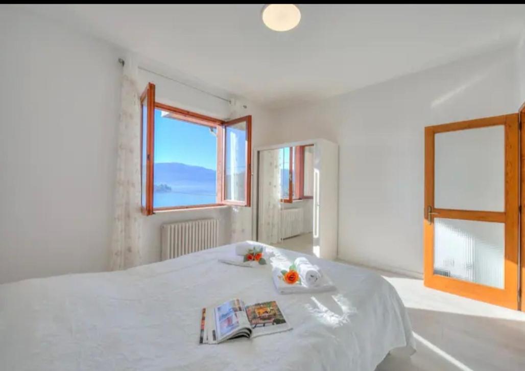 Apartment With View Lake Maggiore/Laveno Mombello Exteriör bild