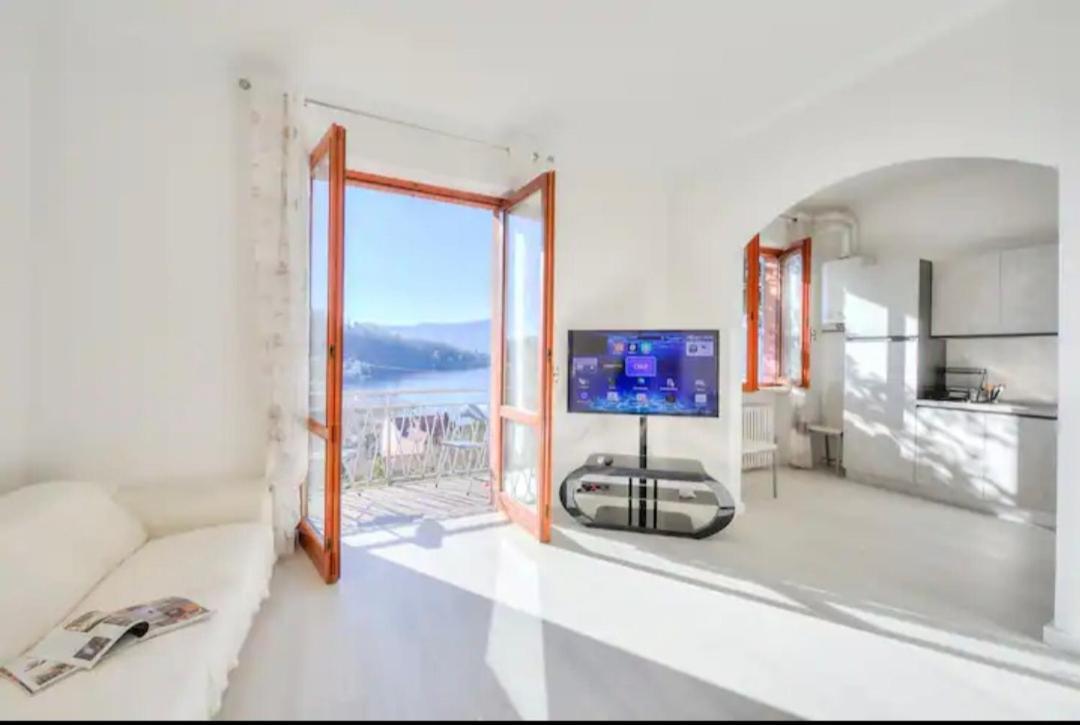 Apartment With View Lake Maggiore/Laveno Mombello Exteriör bild