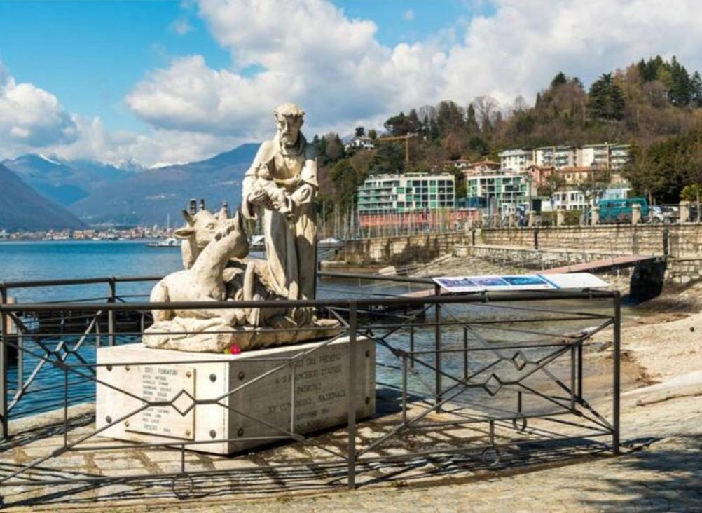 Apartment With View Lake Maggiore/Laveno Mombello Exteriör bild